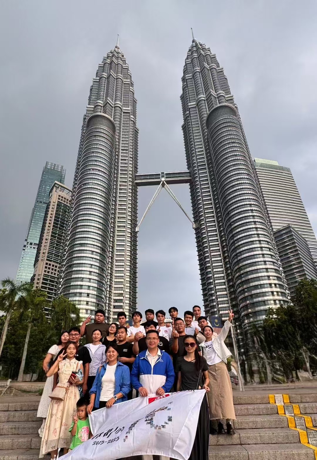 DUOMI CNC Autumn Journey: Team-Building in Singapore & Malaysia