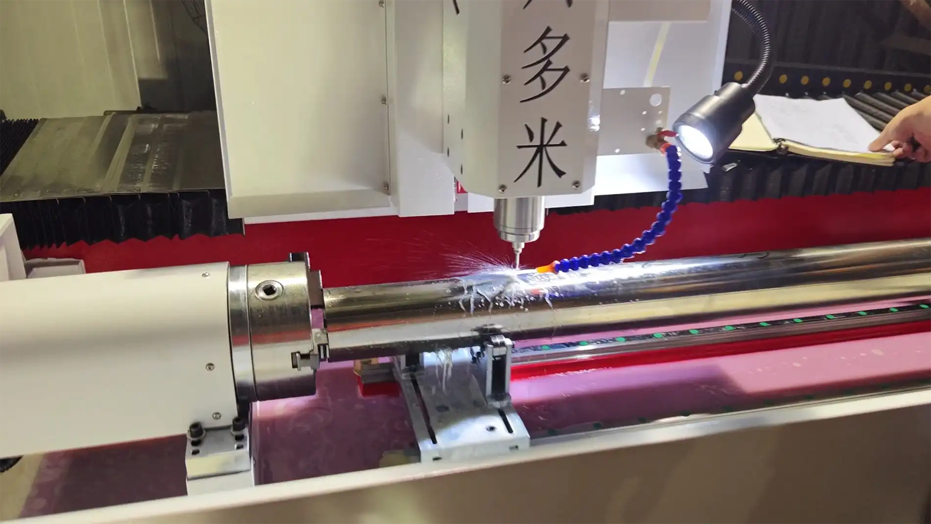 Microtaladrado de Precisión a 60.000 RPM para Tubos de Mezcla de Acero Inoxidable de 3 Metros
