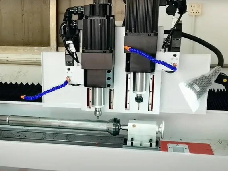 DHM-1003DT(R1) 带旋转轴圆钢管热熔钻攻一体机