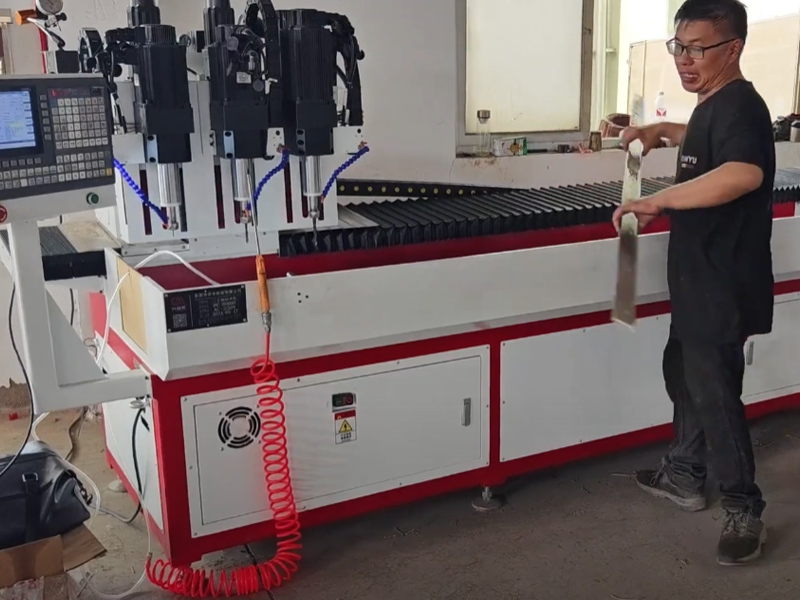 Steel square tubes and round tubes drilling and tapping machine