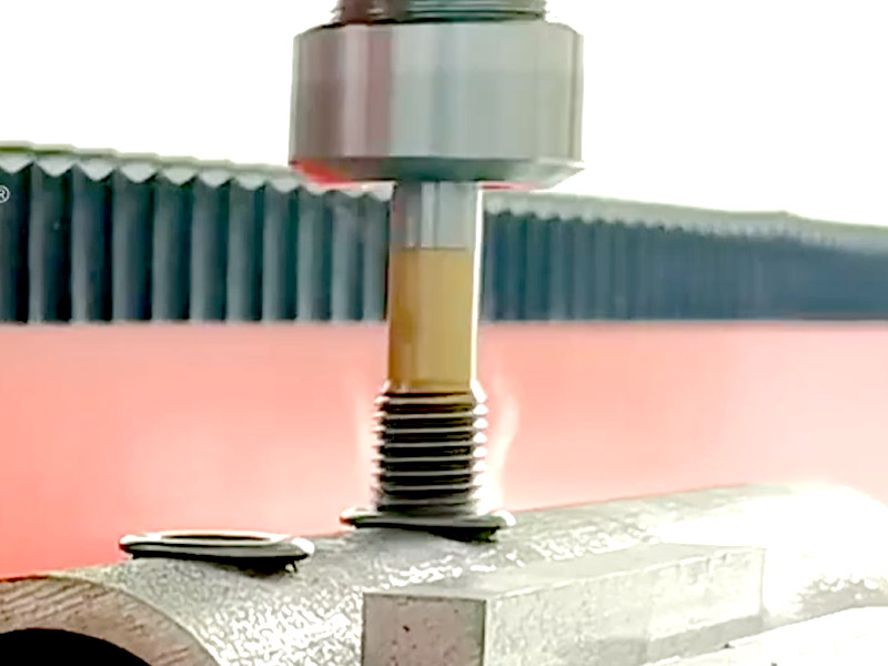 Tapping threads on pipe fittings