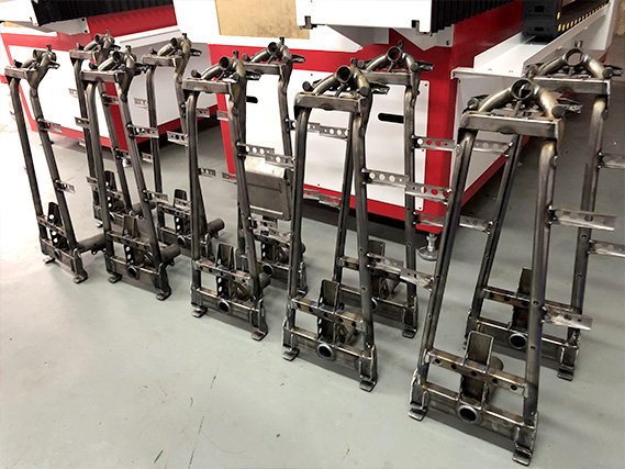 Khoan v&agrave; ren khung th&eacute;p t&ugrave;y chỉnh cho xe điện di động