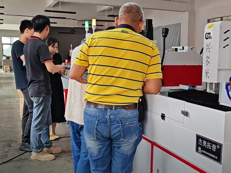 Dual drilling system with 4 spindles One CNC system controls 2 spindles CNC Drilling