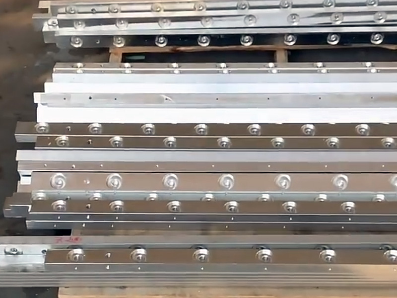 Long aluminum profile high speed drilling machine processing