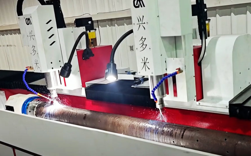 Long steel pipe drilling machine