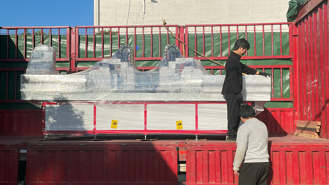 Real Loading Footage of DUOMI Gantry-Type Eight-Spindle CNC High-Speed Micro Hole Drilling Machine